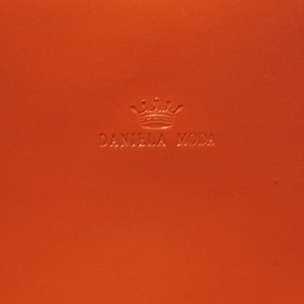 Daniela Moda Italian Leather orange shoulder bag | GUC - Picture 2 of 12